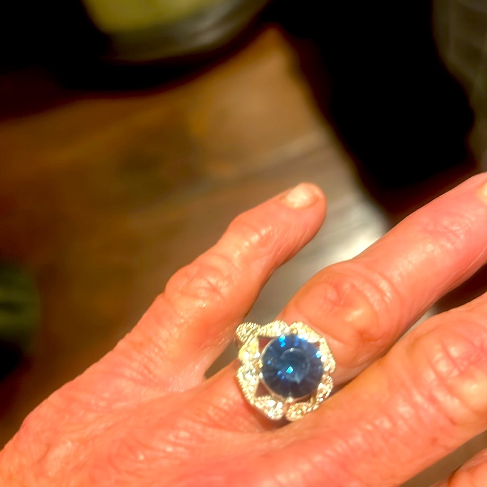 Avon Vintage Silver Ring w/ Blue Center Stone and Rhinestone Filigree